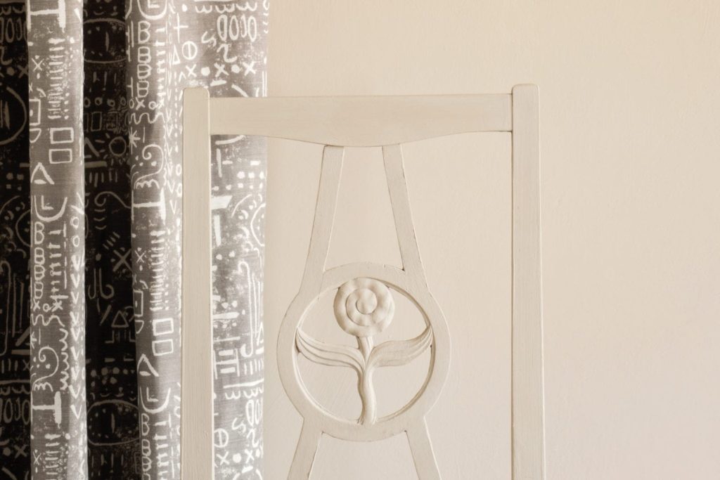 Old Ochre Wall Paint by Annie Sloan, chair painted with Chalk Paint® in Old Ochre and Tacit in French Linen curtain