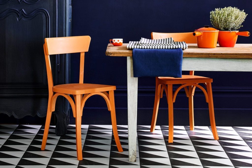 Oxford Navy dining with chairs painted with Chalk Paint® in Barcelona Orange