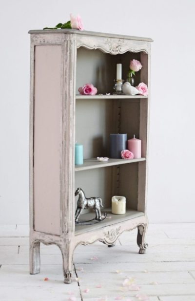 Pastel Shelves by Annie Sloan Painter in Residence Agnieszka Krawczyk with Chalk Paint® in Paris Grey, French Linen and Antoinette