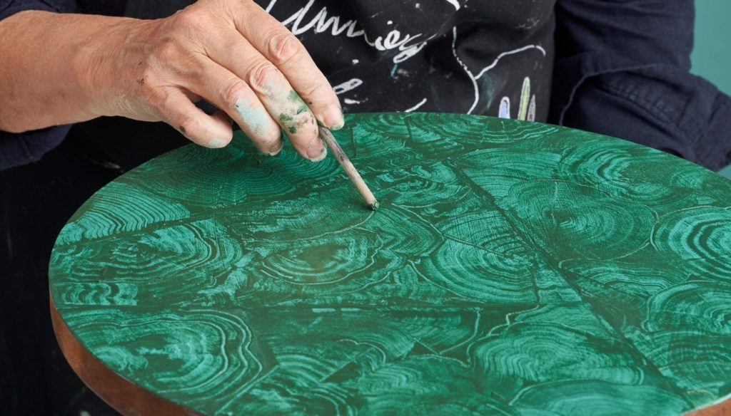 How to paint a Malachite Effect Table Top painted by Annie Sloan with Chalk Paint® in Florence and Amsterdam Green from The Colourist Issue 3