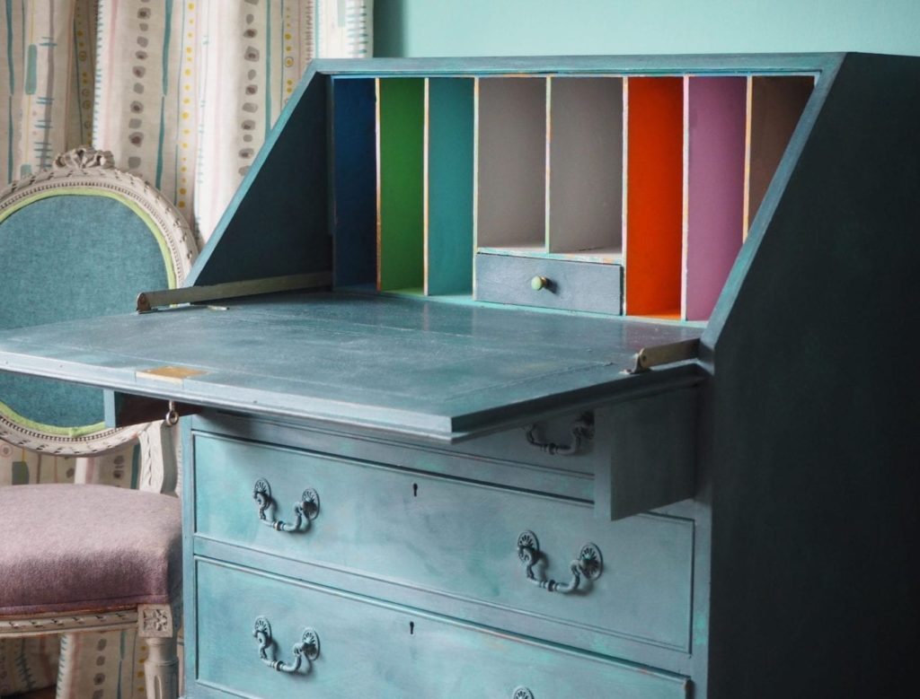 Chalk Paint® colour mix bureau in Aubusson Blue and Provence by Annie Sloan. Curtain in Piano in Provence fabric and vintage chair in Linen Union colours.