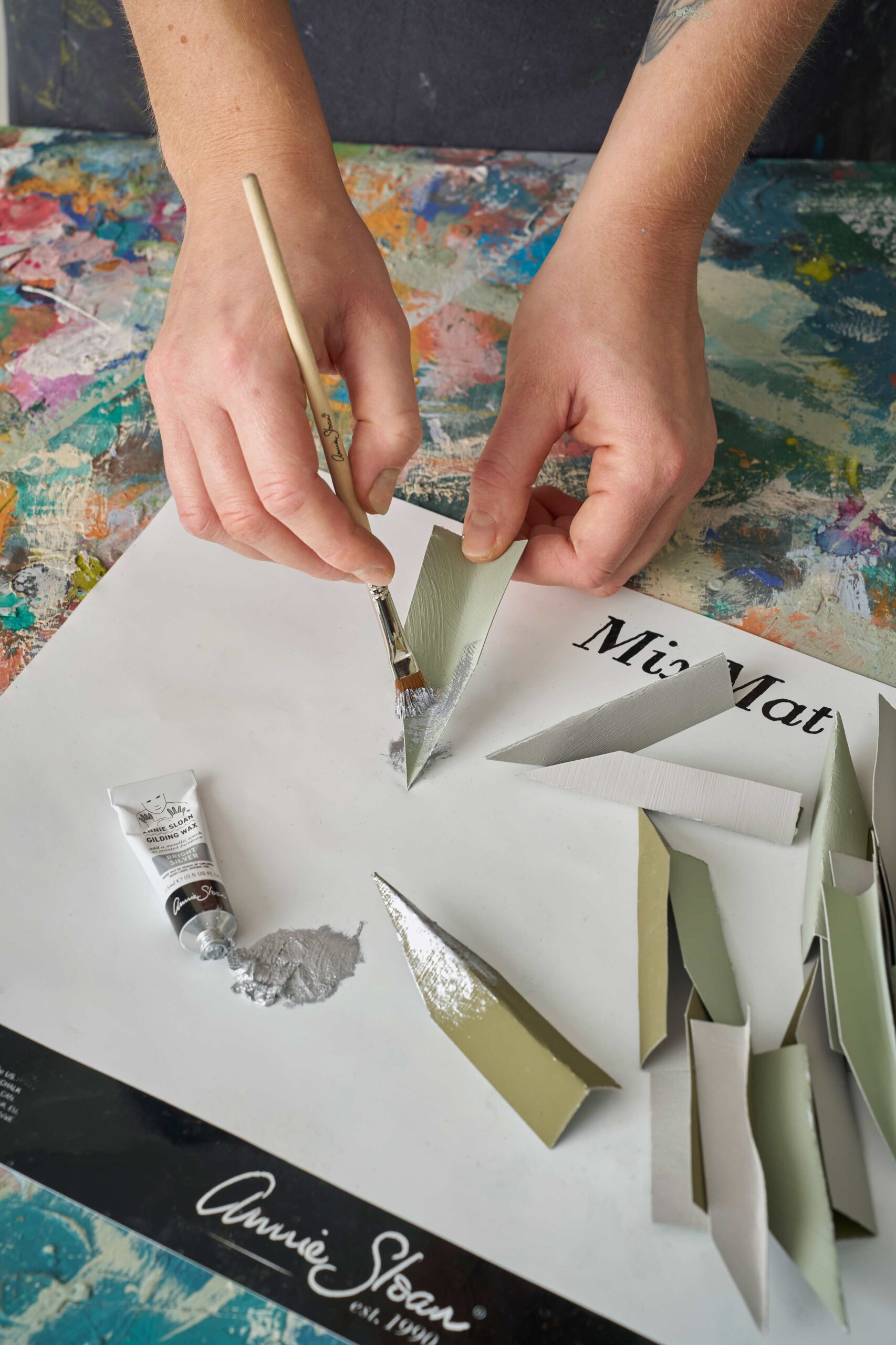 DIY Chalk Painted Christmas Bunting Project | Annie Sloan