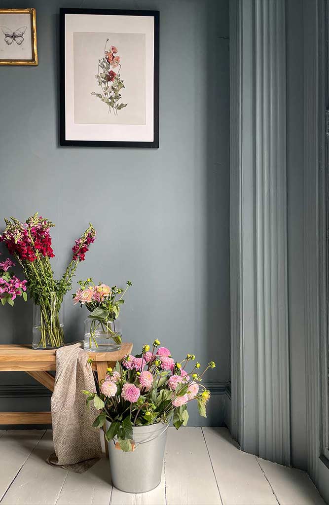 Use our China Blue dye to give your kitchen a perfect pastel finish!