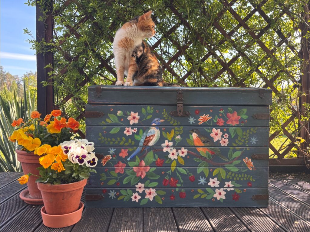 gosia.hodara - Annie Sloan - Folk Art Trunk