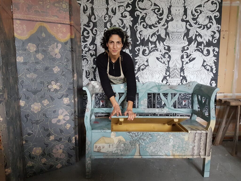 Annie Sloan - Melissa White - Paint in Residence
