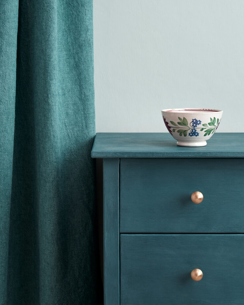 Annie Sloan Aubusson Blue - Side table images