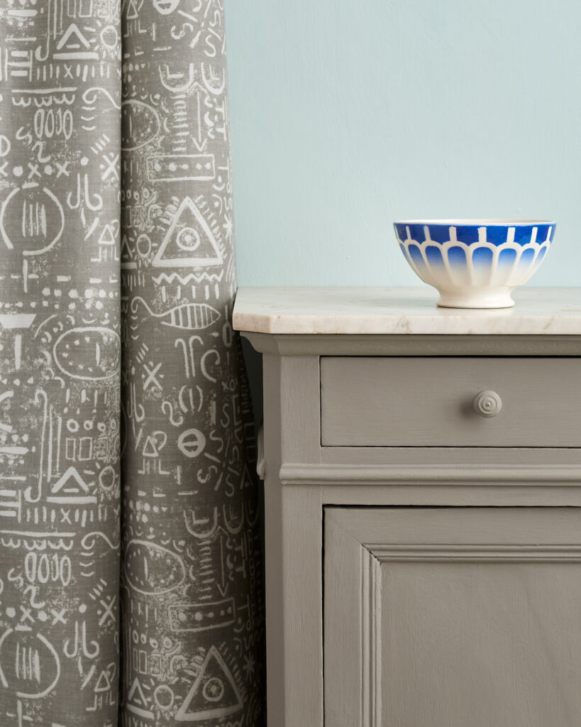 Annie Sloan Coco - Side table images