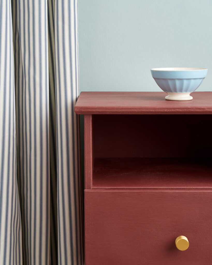 Annie Sloan Primer Red - Side table images
