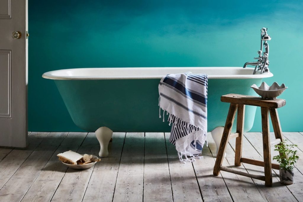 Ombre bathroom with bath painted with Chalk Paint® by Annie Sloan in Provence