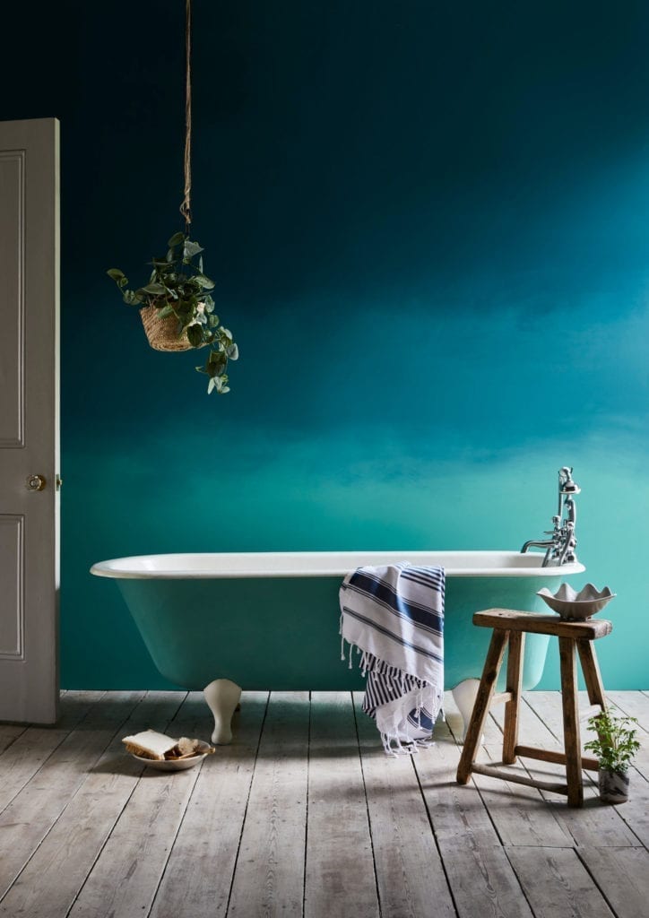 Ombre bathroom painted with Chalk Paint® by Annie Sloan in Aubusson Blue and Provence and finished with Lacquer.