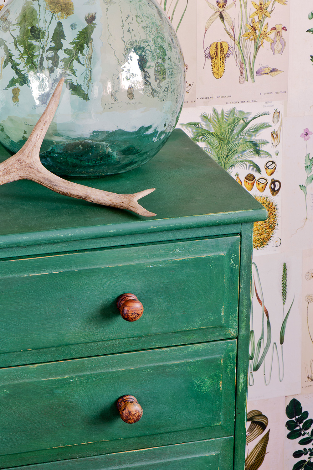 How to Paint a Dresser with Chalk Paint™ Techniques Annie Sloan