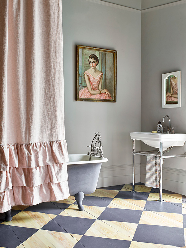 Paris Grey by Annie Sloan used on a bathroom wall