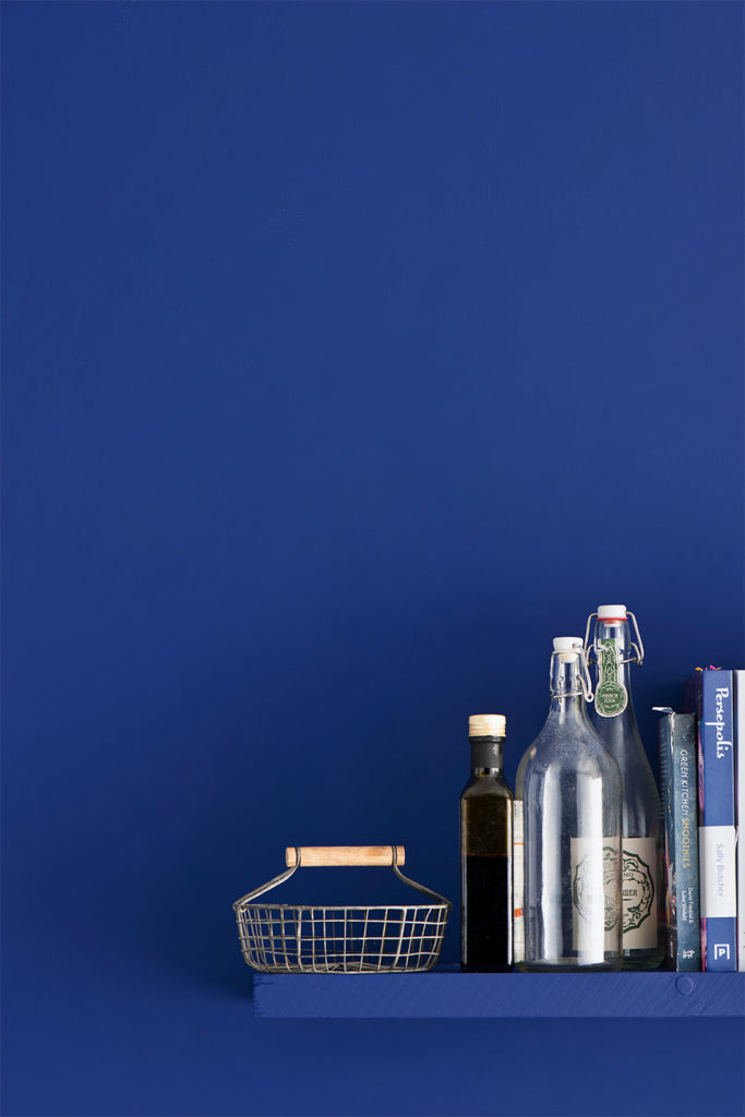 Napoleonic Blue wall paint in a kitchen, by Annie Sloan