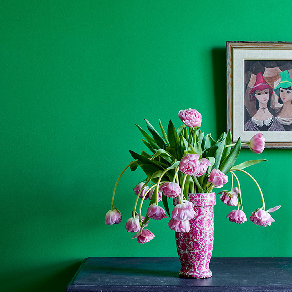 Annie Sloan Schinkel Green used on wall behind vase of drooping flowers