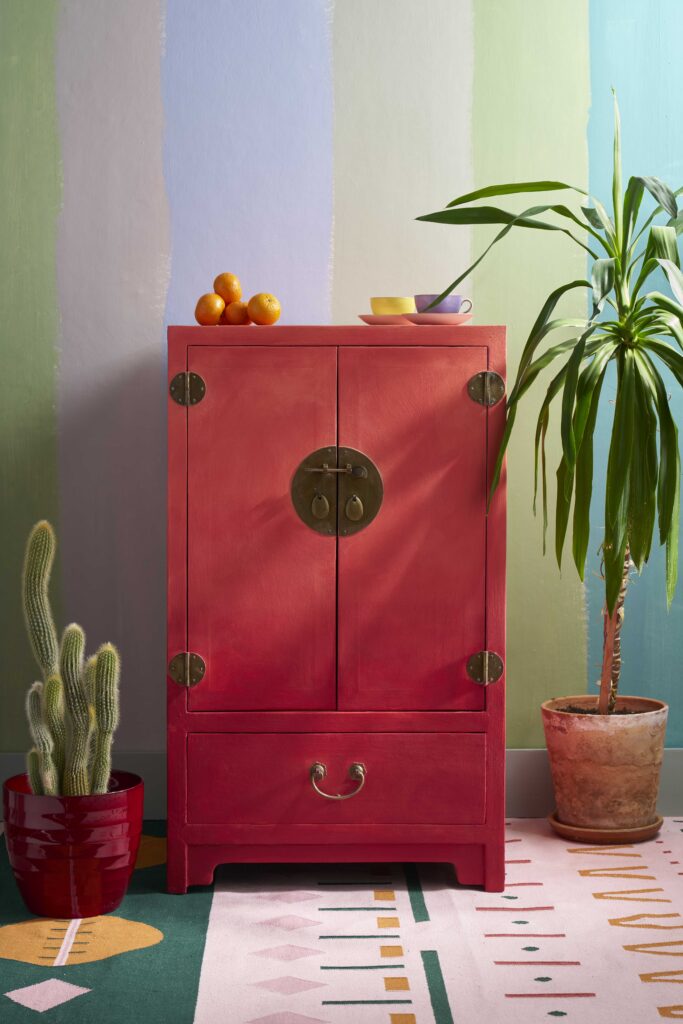 Annie Sloan - Sandalwood Red Lifestyle Shot