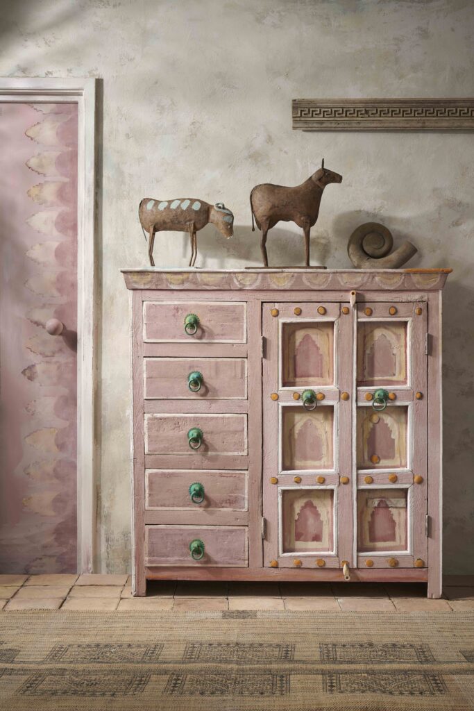 Jaipur chalk paint used on a chest of drawers