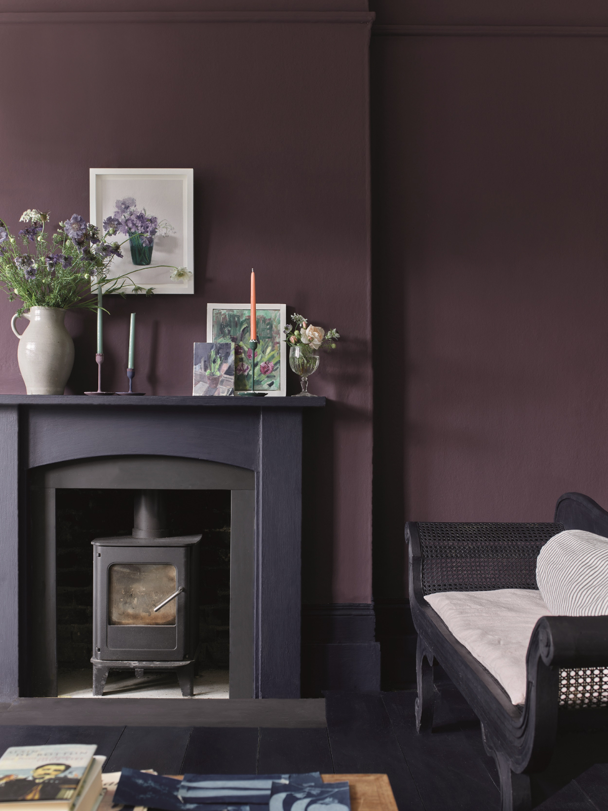 Annie-Sloan-Living-Room-Tyrian-Plum-Wall-Paint-Oxford-Navy-Satin-Paint-Oxford-Navy-Chalk-Paint-Graphite-Ticking-Linen-Union-in-Antoinette-Old-White-Lifestyle