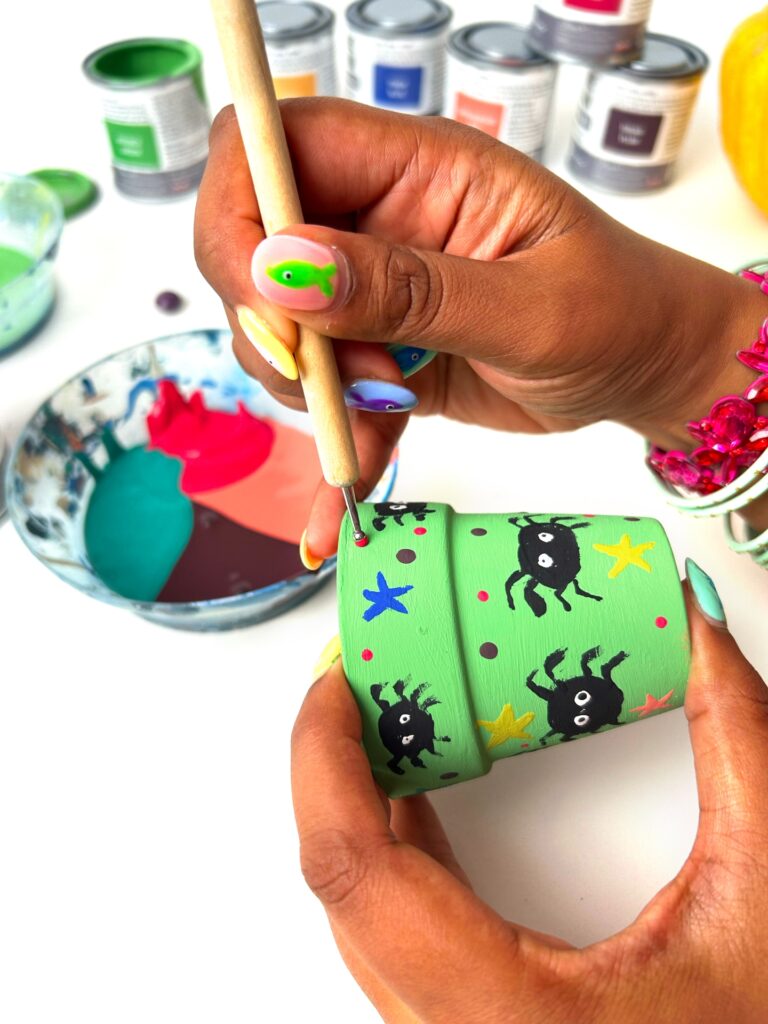 Annie Sloan - Easy Halloween craft for kids: painted pots