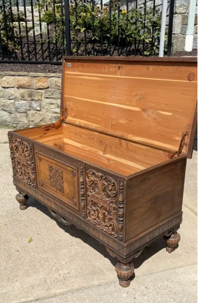 Annie Sloan - Nina Sainato - @hantemyhome - Enchanting Chest - Lenore