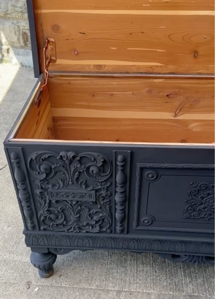 Annie Sloan - Nina Sainato - @hantemyhome - Enchanting Chest - Lenore