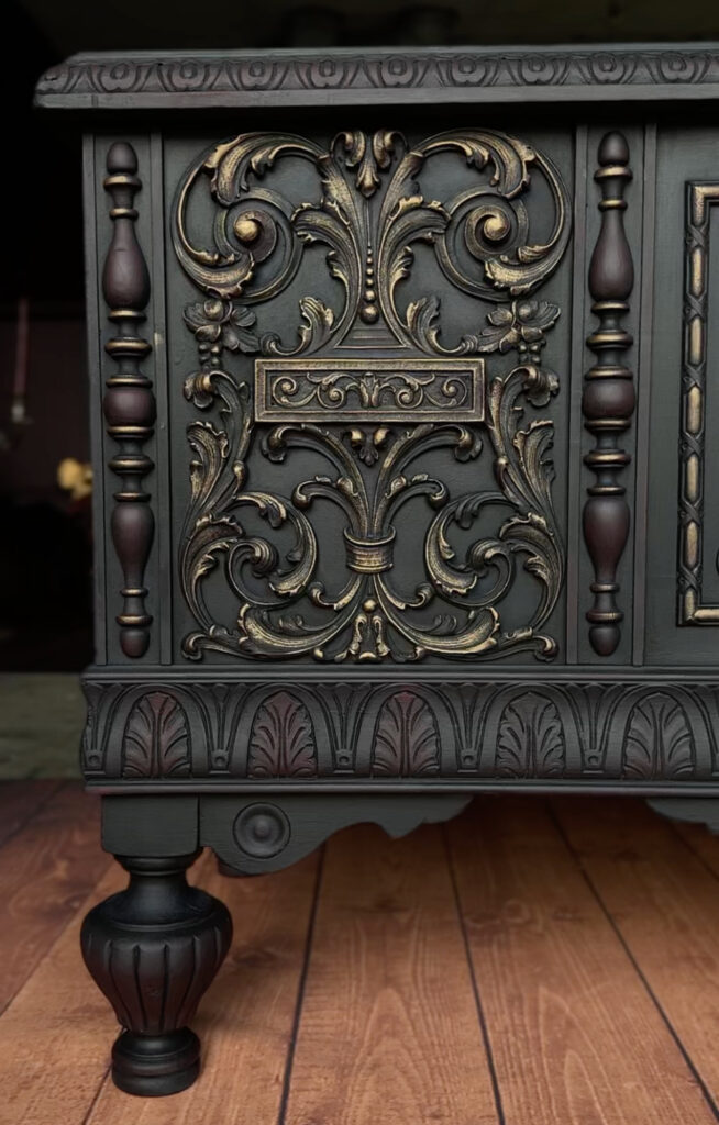 Annie Sloan - Nina Sainato - @hantemyhome - Enchanting Chest - Lenore