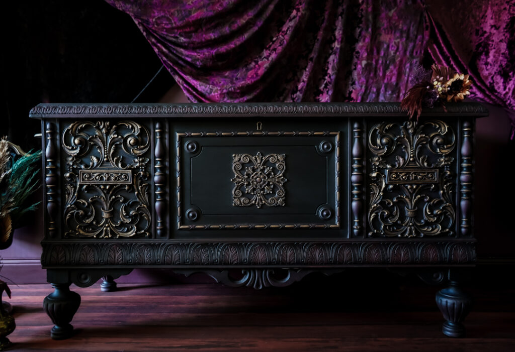 Annie Sloan - Nina Sainato - @hantemyhome - Enchanting Chest - Lenore