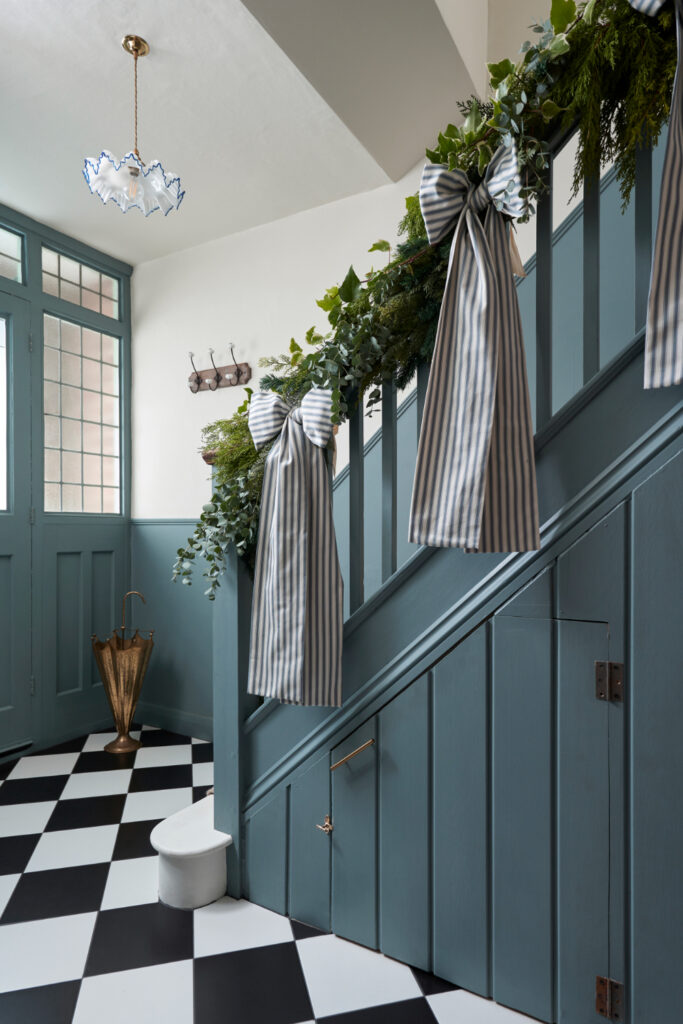 Cambrian-Sloan-paint-by-Annie-Sloan-in-Christmas-hallway